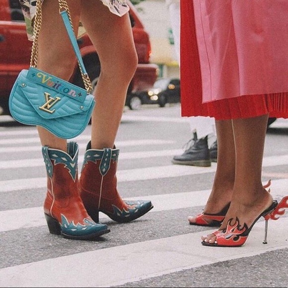 Meet your posher Vanessa!! - Picture 10 of 16